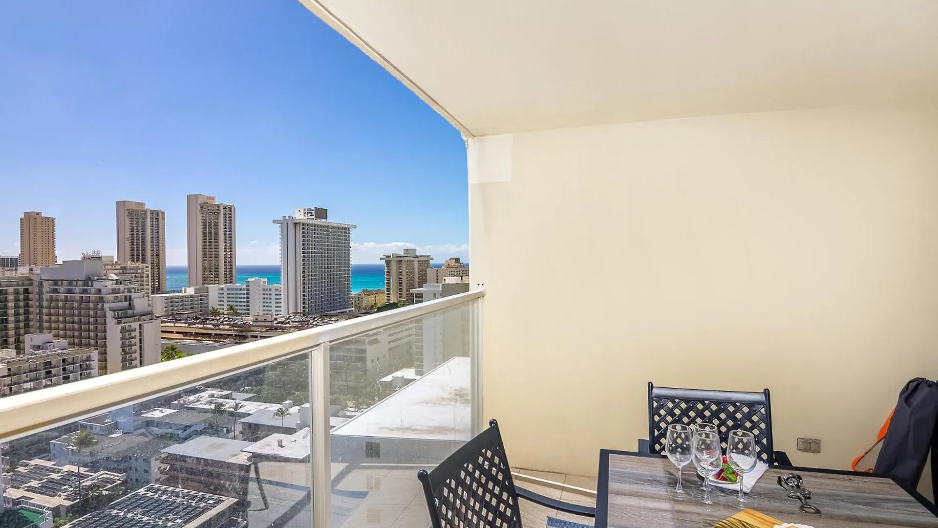Apartment Newly Renovated With Ocean View Near Waikiki Beach Honolulu United States