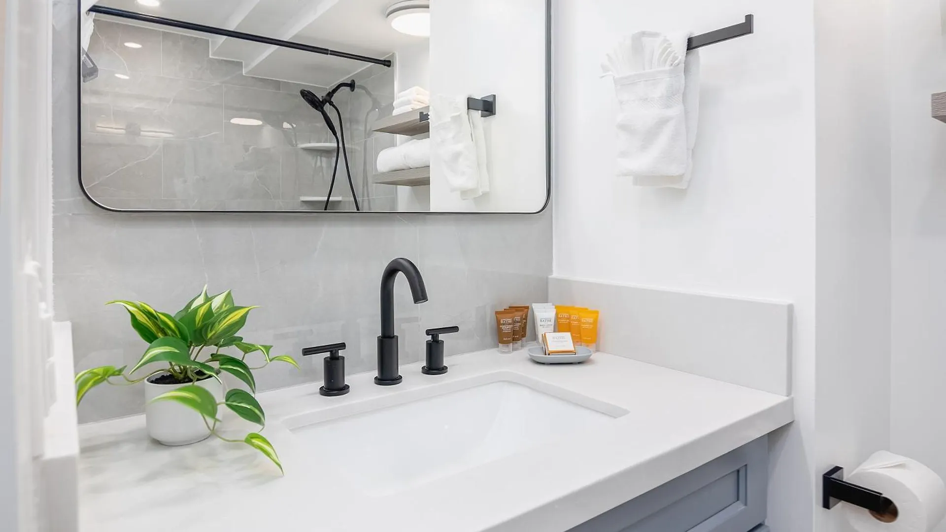Newly Renovated With Ocean View Near Waikiki Beach Honolulu Apartment