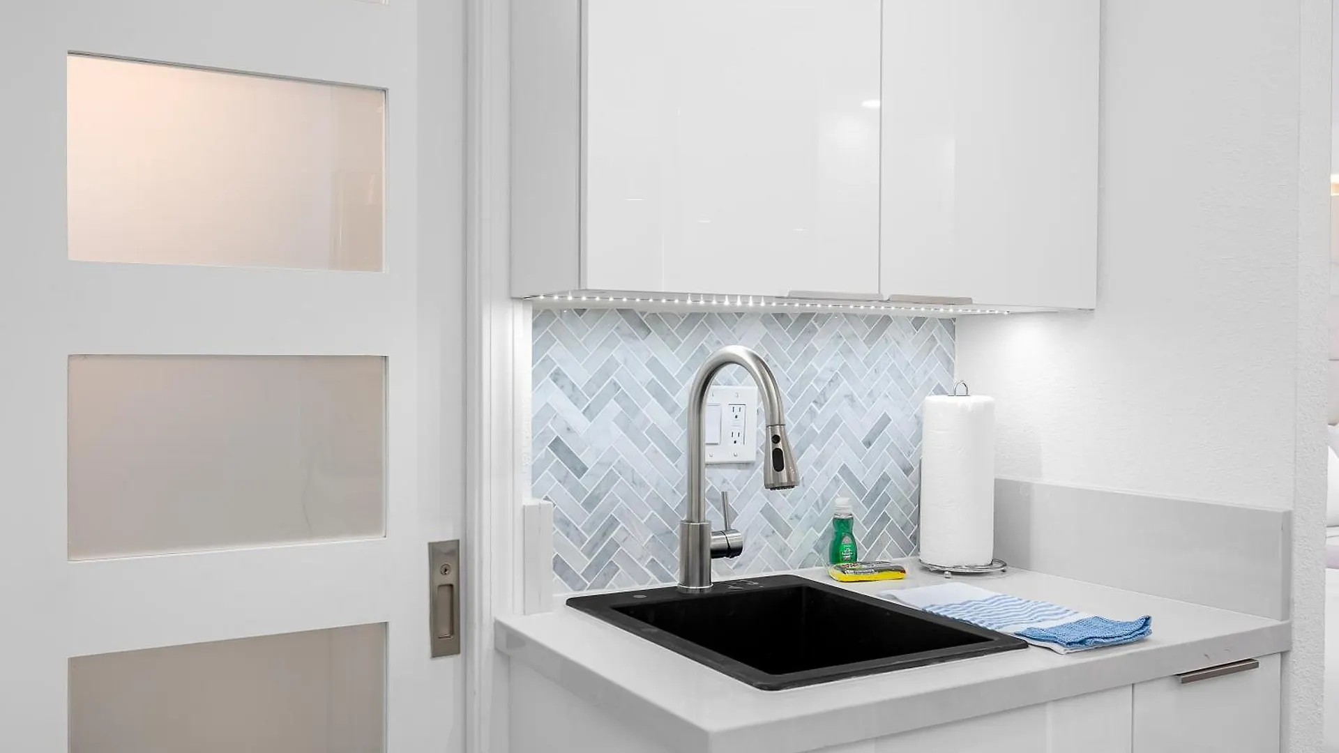 Newly Renovated With Ocean View Near Waikiki Beach Honolulu
