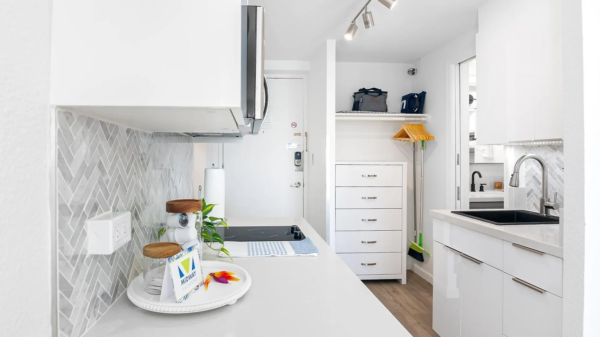 Apartment Newly Renovated With Ocean View Near Waikiki Beach Honolulu